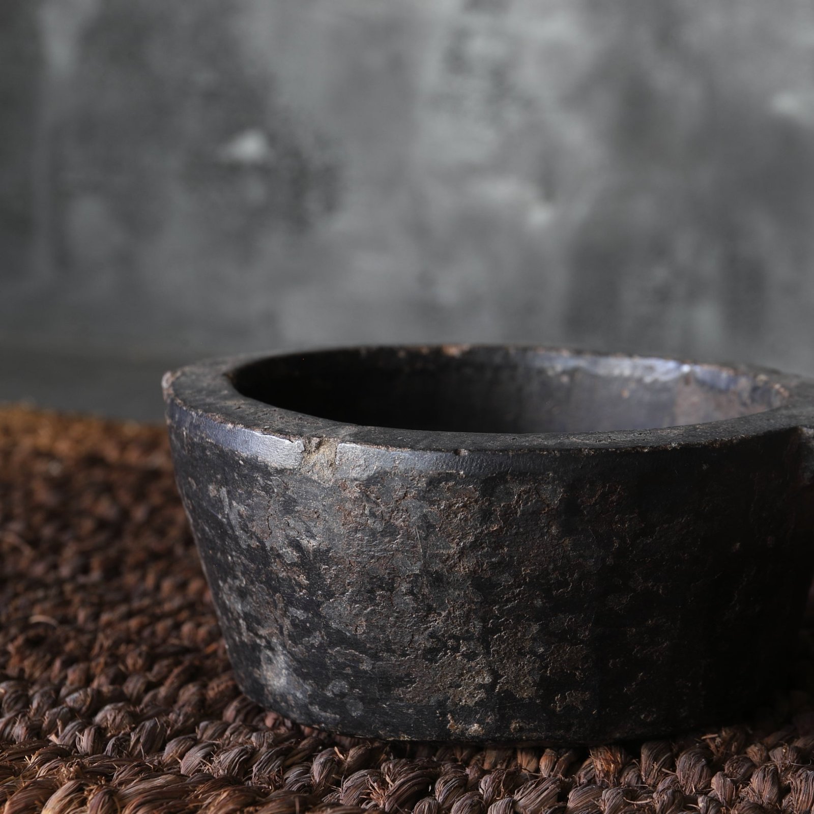 李朝 石鍋（1392–1897 CE） | 入蘆花（ロカニイル）