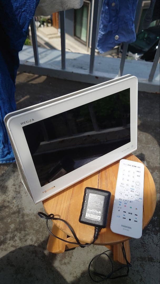 週末 値下げTOSHIBA REGZA ポータブルテレビ 10WP1 東芝、40mmスピーカー+防水の10型ポータブルテレビ - AV Watch