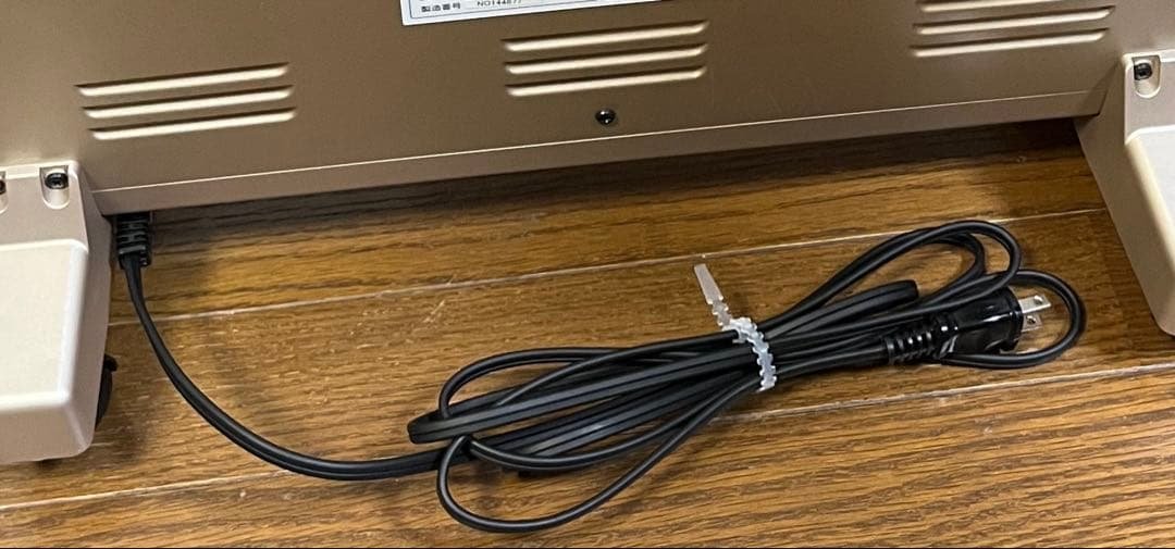 サンルミエ　エクセラ5 遠赤外線パネルヒーター　オレンジ　ほぼ未使用