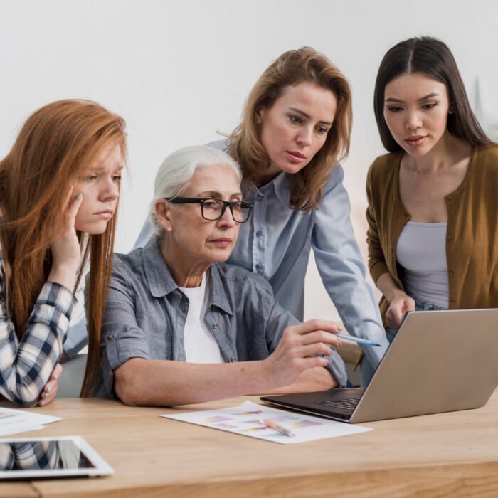 Orchestration de microservices pour IA légère